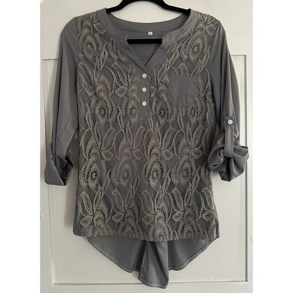 Women’s Gray Long Sleeve High Low Blouse W/ Lace Accent Button Pleated Back Sz S - Picture 1 of 3
